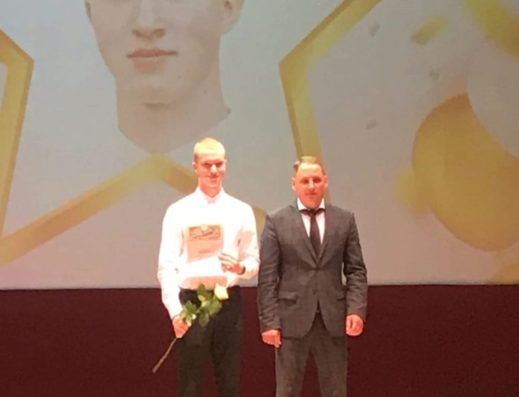 Вручение медалей «За особые успехи в учении».